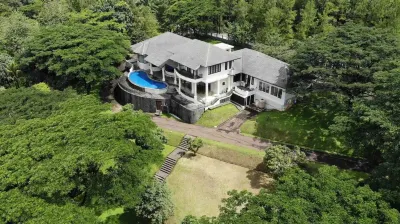 Villa  m² dengan 4 kamar tidur dan 6 kamar mandi pribadi di Sentul Hotel dekat Adank Juve Helmet