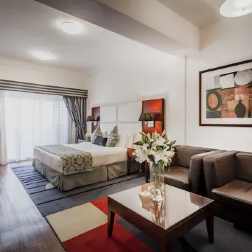 Golden Sands Hotel & Residences Sharjah Отели рядом с достопримечательностью «Аль-Кусейс»