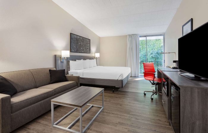 Ramada by Wyndham Hartford North / Bradley Airport