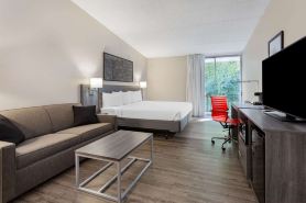 Ramada by Wyndham Hartford North / Bradley Airport