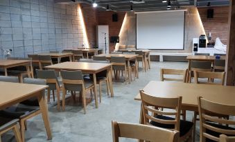 Hwangsil Tourist Hotel - Housity