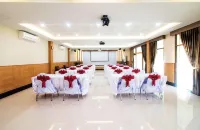 AU Place Hotel Hotels in Loei
