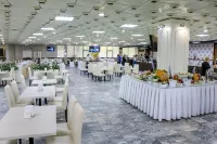 Grand Hotel Zhemchuzhina - 朝食