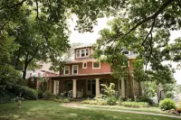 Brownsville Road House Bed & Breakfast