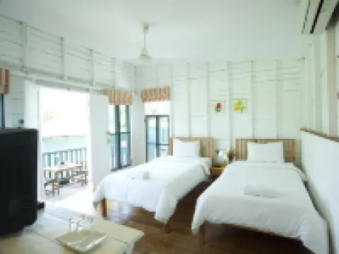 Sunshine Inn Resort Khaolak