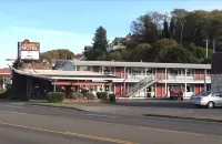 阿托米克汽車旅館
