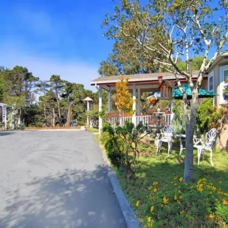 Bide-A-Wee Inn and Cottages