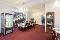 Arkada Hotel Hotels in Slavkov u Brna