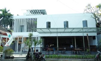 Poppies Senggigi Hostel