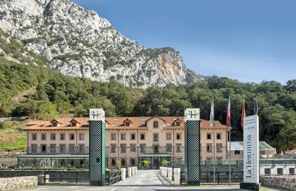 艾米達浴場酒店