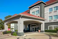 La Quinta Inn & Suites by Wyndham I-20 Longview South Các khách sạn gần South Hall