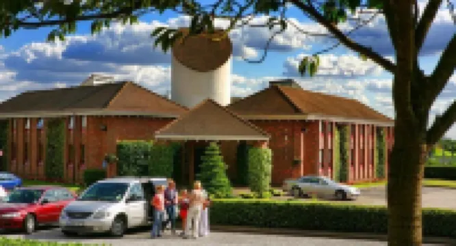 Damon’s Hotel โรงแรมใน