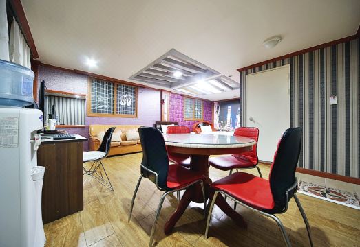 주차장 및 로비