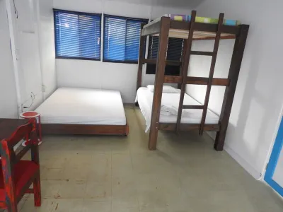 Ayawaska Hostal Отели в г. 