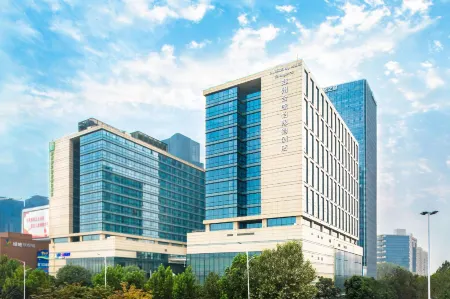 INNSiDE by Meliá Zhengzhou Отели рядом с достопримечательностью «Henan Agricultural University (Longzihu Campus)»