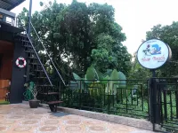 Near Beach Hostel - Adults Only Hotel dekat Wat Choeng Thale