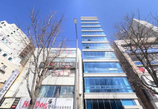 K게스트하우스프리미엄남포가 위치한 남포동의 번화가 야경