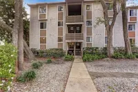 Amelia Landings Condo, Easy Access to the Pool and Short Walk to the Beach by RedAwning Hotel in zona Peters Point Beachfront Park