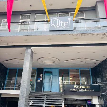 Qotel Comfort Chattarpur - Near Chattarpur Metro Отели рядом с достопримечательностью «Храм Чаттарпур»