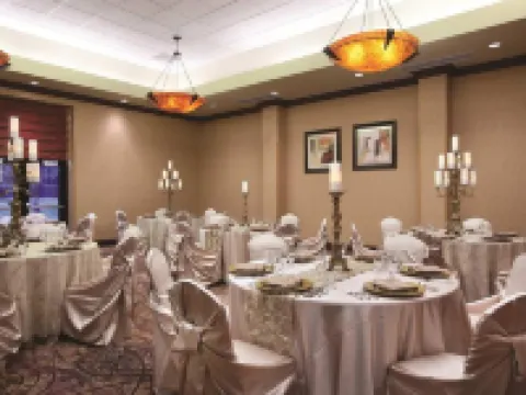 Embassy Suites by Hilton Minneapolis North