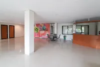 RedDoorz Plus @ Bitung City Center Hotels in Aertembaga