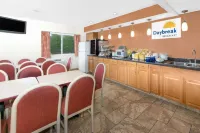 Days Inn by Wyndham Ames - breakfast