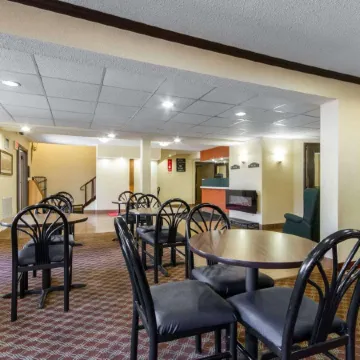 Econo Lodge Madison East