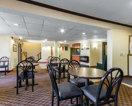 Econo Lodge Madison East