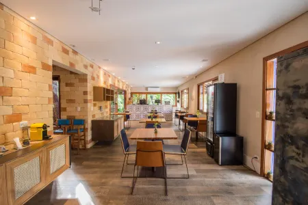 Pousada Refúgio de Maresias Отели рядом с достопримечательностью «Camping e Bar do Cacau - Praia de Santiago»