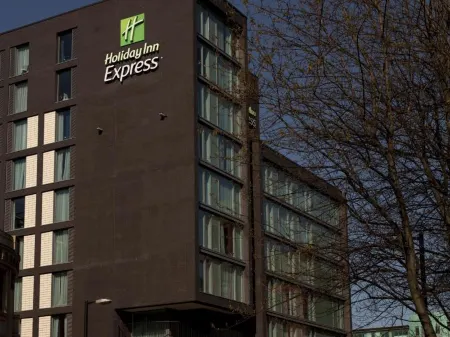 Holiday Inn Express Manchester CC - Oxford Road Отели рядом с достопримечательностью «Chetham's Library»