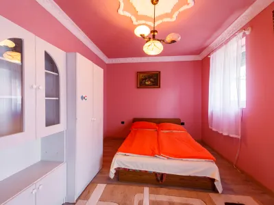 Big Thuja Hotels near Morzsa KERT