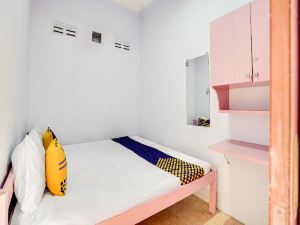 OYO Life 91626 Rr Kost Putri Syariah