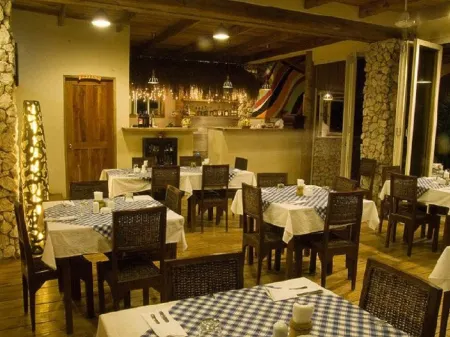 Angelina Beach Resort & Italian Restaurant Malapascua Отели рядом с достопримечательностью «Логон Бич»