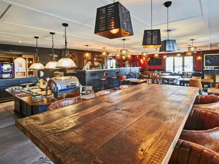 Kyriad Lille Est - Hem Отели в г. Ланнуа