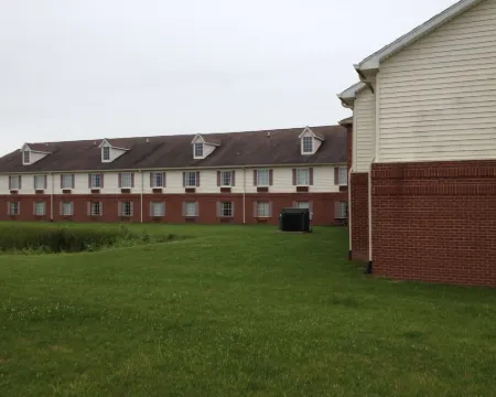 Country Hearth Inn & Suites Willard Hotels in Huron County