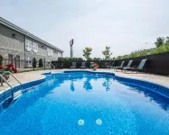 Econo Lodge Inn & Suites - piscine