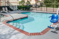Super 8 by Wyndham Brenham TX - Uima-altaat