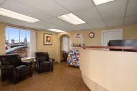 Super 8 by Wyndham Austin Downtown/Capitol Area