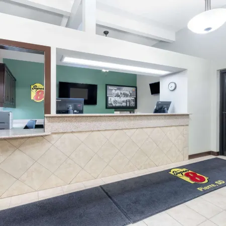 Super 8 by Wyndham Pierre SD