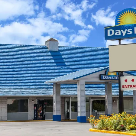Days Inn by Wyndham Seymour