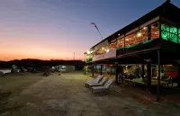 Long Vi Hotel - dao Phu Quy - parcheggio