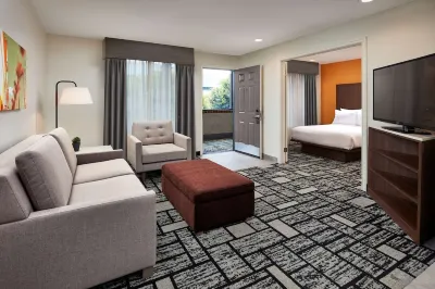 Best Western Plus Meridian Inn & Suites, Anaheim-Orange Các khách sạn gần Hilbert Museum of California Art