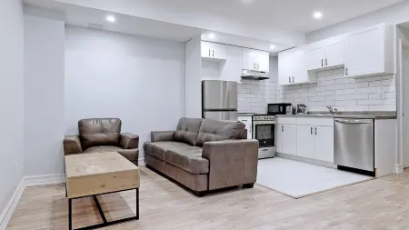 Charming 2- Bedroom with Free Parking Space Отели в г. Уитби