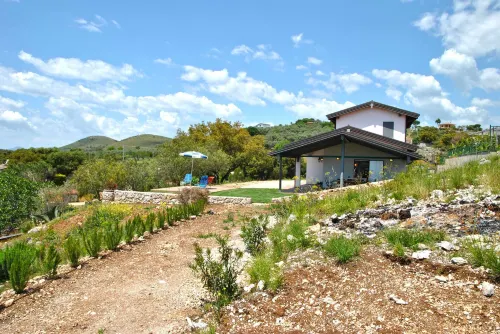 Red Roses Flat in a Semi-Detached Villa Hotels in Itri