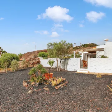 Villa with Pool Overlooking the Atlantic Ocean and Parque Holandes.