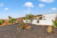 Villa with Pool Overlooking the Atlantic Ocean and Parque Holandes. Hôtels à proximité de : Casa de los Coroneles