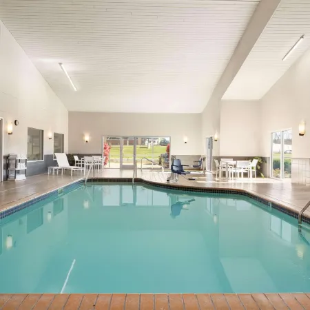 Country Inn & Suites by Radisson, Platteville, WI
