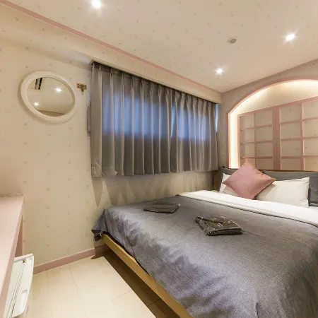 HOTEL SEVEN