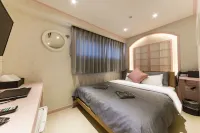 HOTEL SEVEN