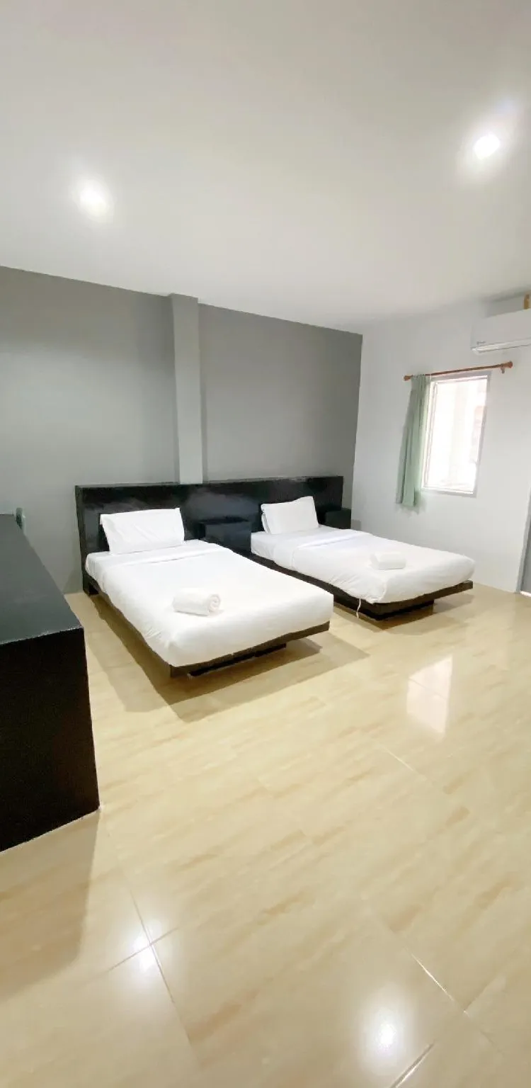 Budget Twin Room - Interior View